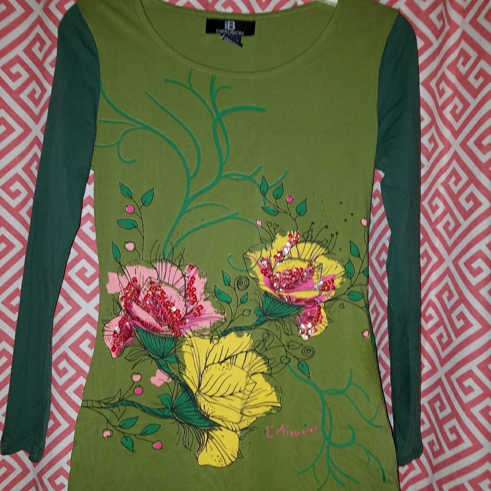 Diffusion pull-over top, size small, green with fl